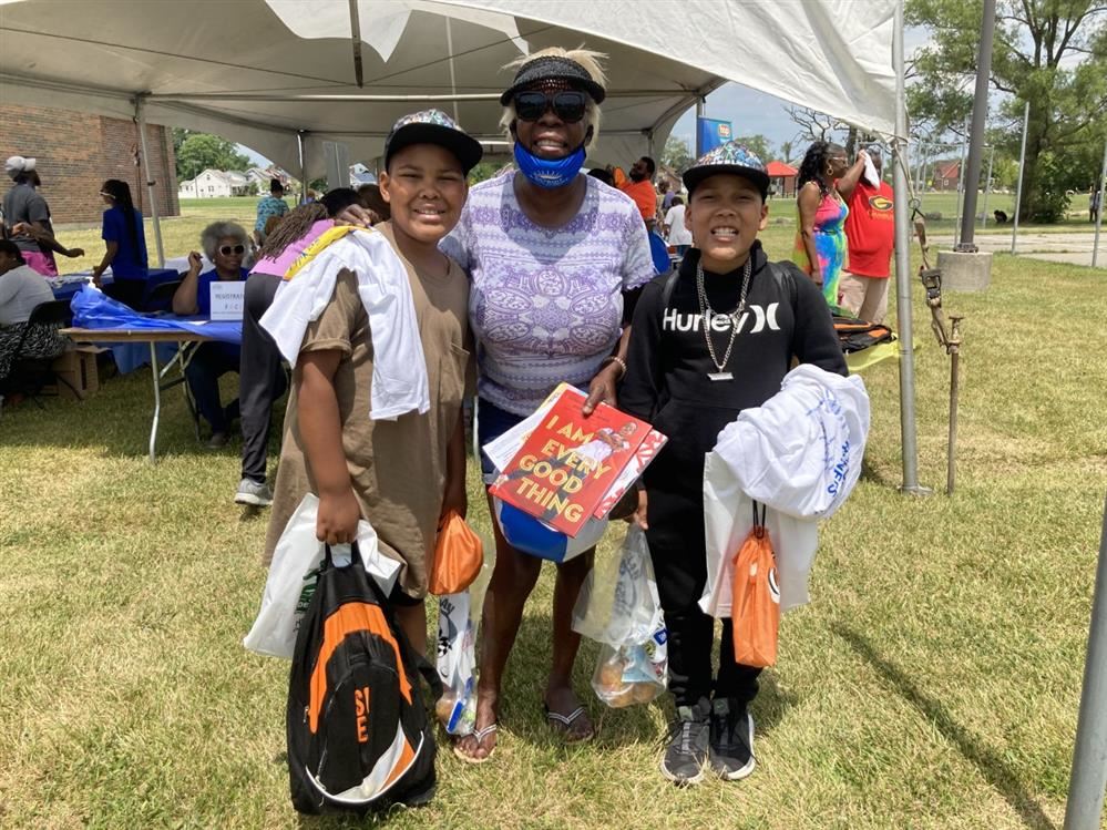  Grandmother with grandsons 